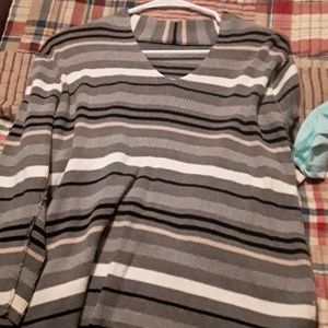Quarter sleeve striped sweater